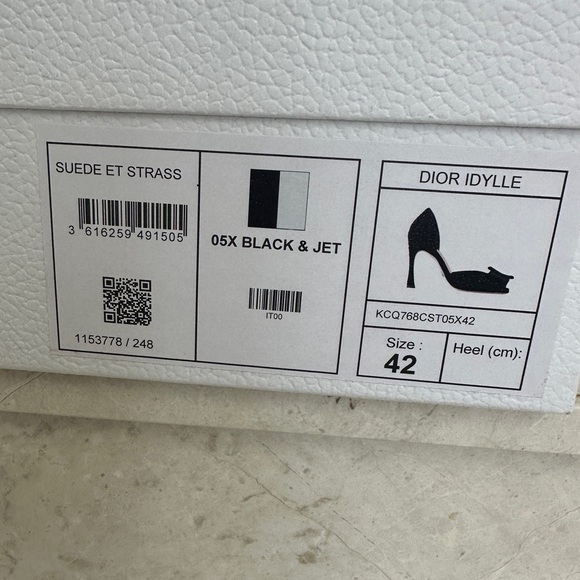 LOT 92 DIOR IDYLLE HEELED SANDAL
BLACK SUEDE COVERED WITH STRASS AND GROSGRAIN - Picture 9 of 17